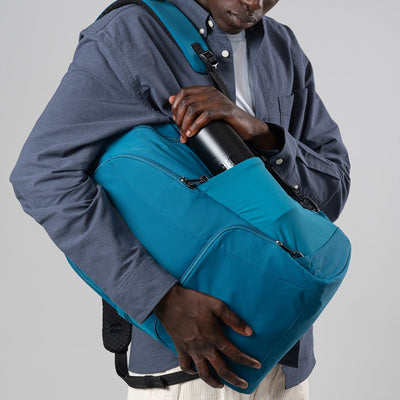 Pacsafe® LS450 anti-theft 25L backpack (lifestyle)