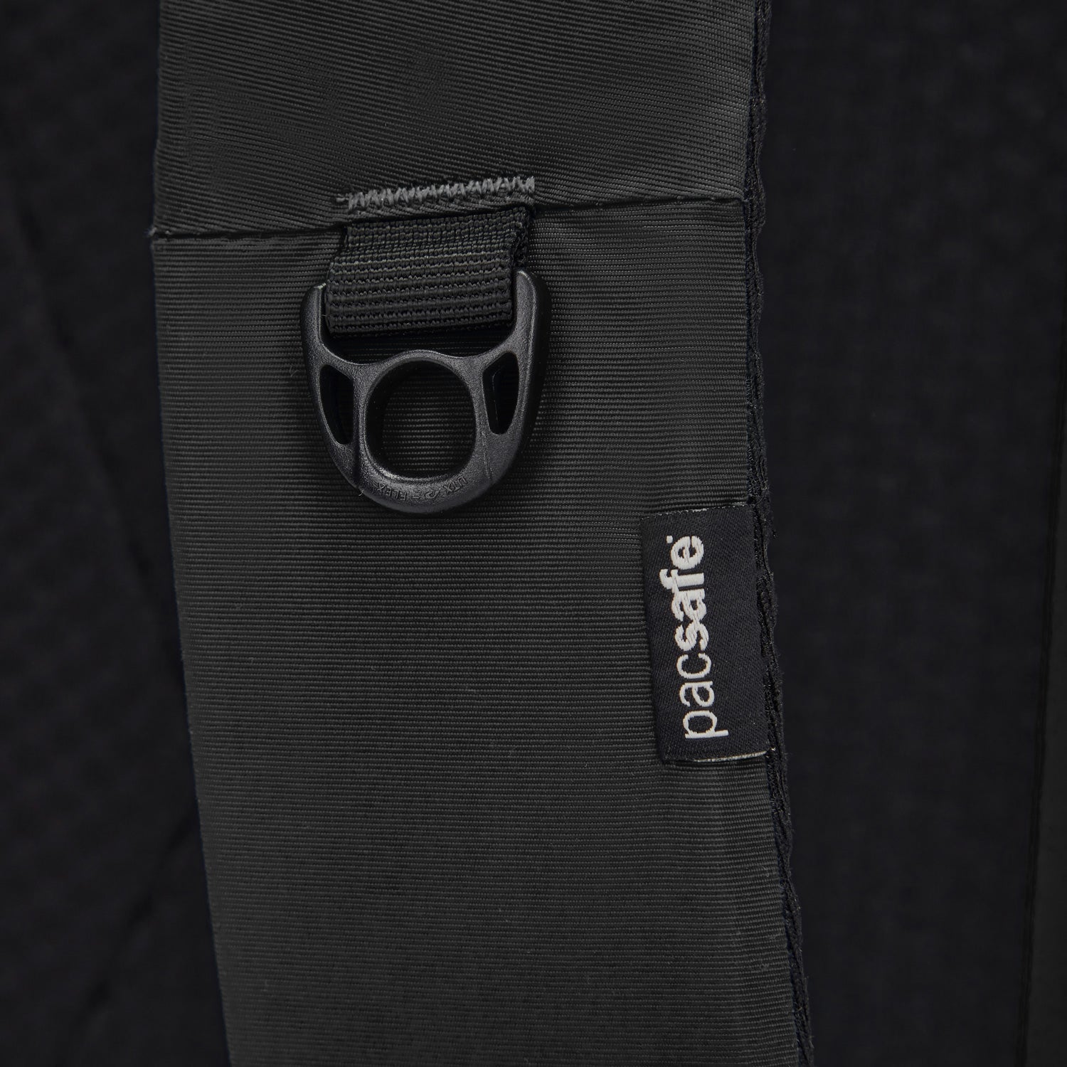 Pacsafe® LS450 anti-theft 25L backpack