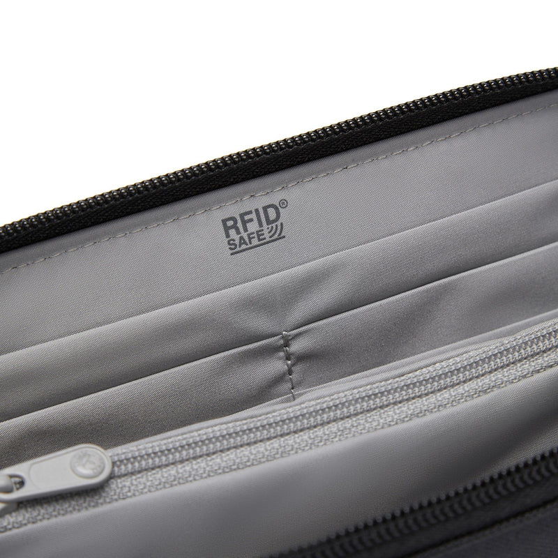 Pacsafe® RFIDsafe™ RFID blocking continental wallet, Jet Black