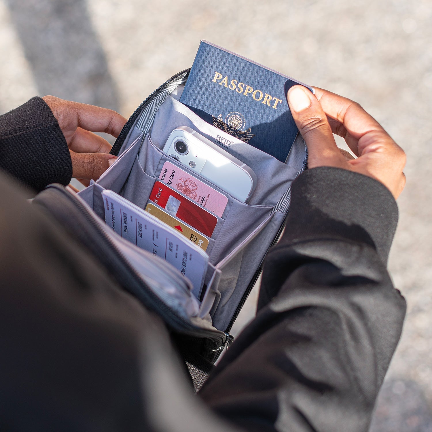 Pacsafe® RFIDsafe® RFID blocking tech crossbody